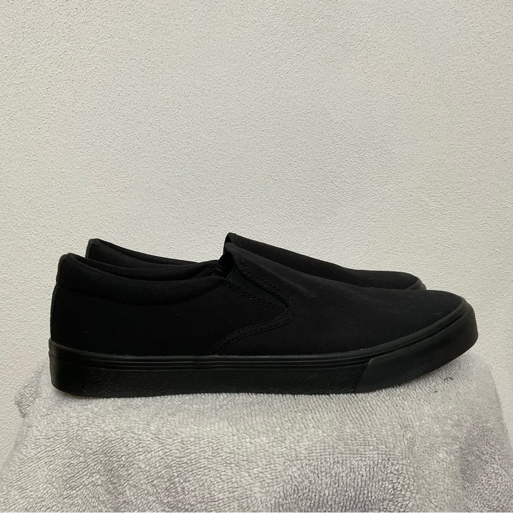 NWOT No Boundaries Men's Black Canvas Slip On Skate Shoes Size 10 Memory Foam